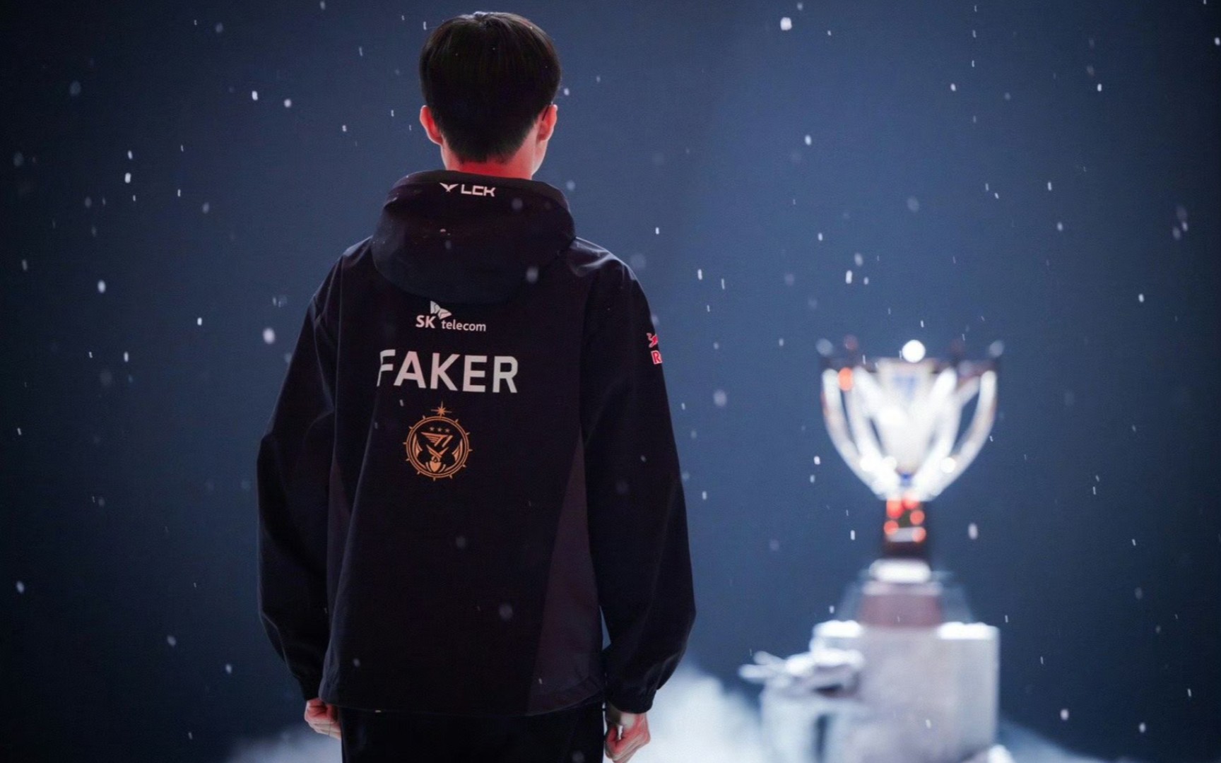 左雾：组不成进世界赛的队，Zika在我们队里，肯定不会存钱吃利息